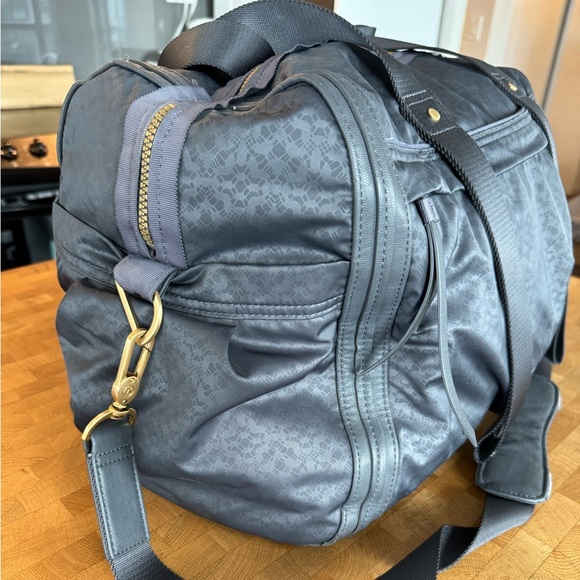 LULULEMON Urban Warrior Duffel Bag - Picture 3 of 8